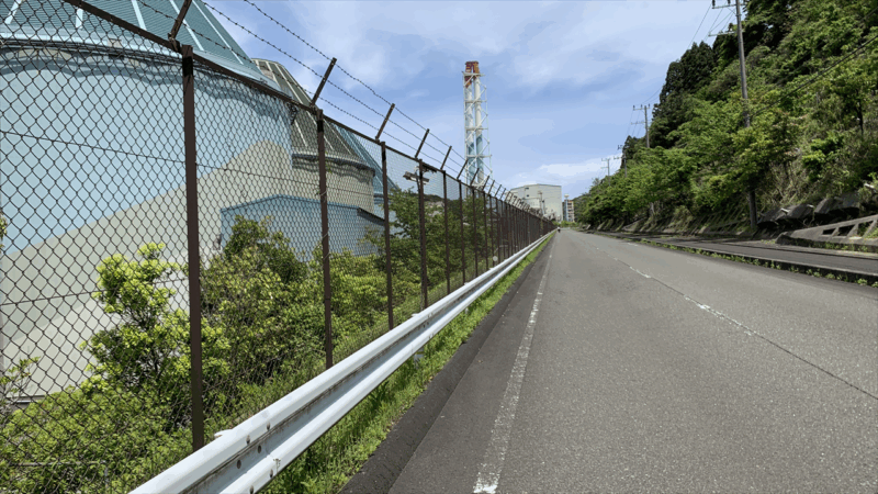 20250511GF京都当日_関電の舞鶴発電所を眺め上る坂